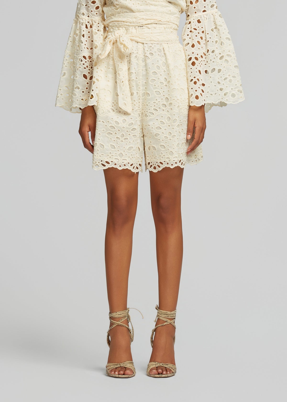Σόρτς από δαντέλα broderie