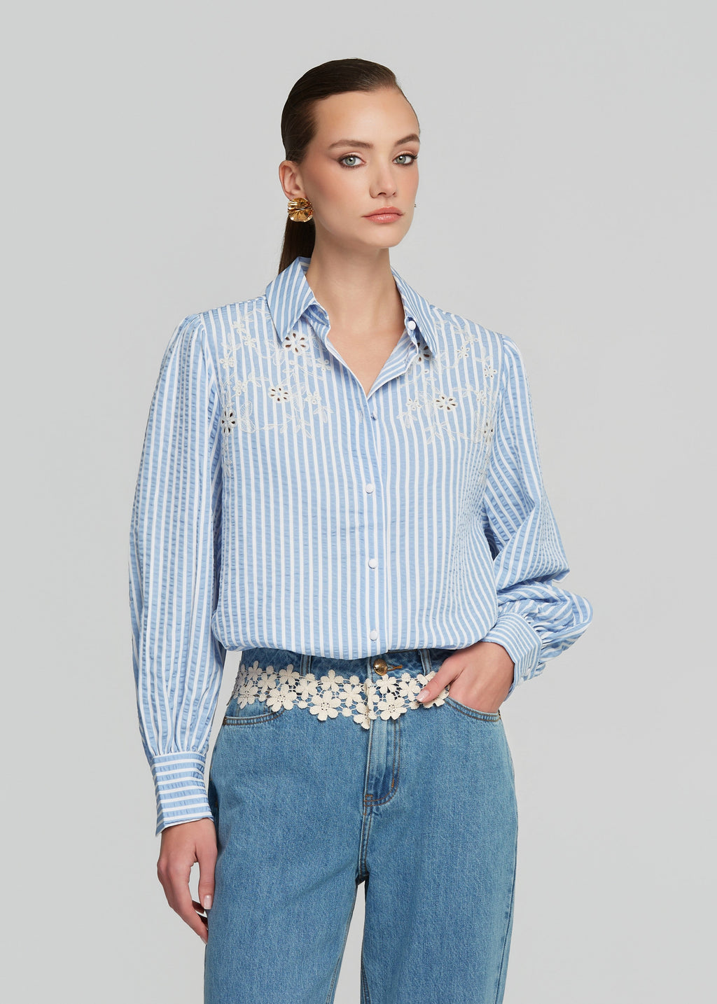 Ριγέ πουκάμισο με broderie λεπτομέρειες
