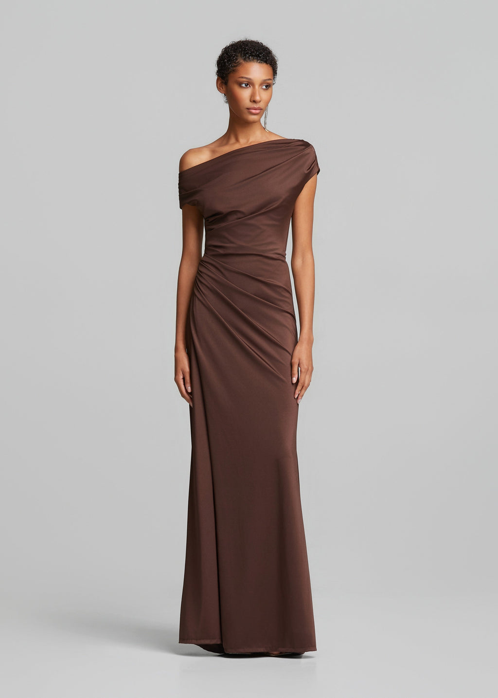 Ντραπέ off shoulder φόρεμα σε σατέν όψη